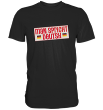 Lade das Bild in den Galerie-Viewer, Gerhard Polt "Man spricht Deutsh" Fanpaket - Premium Shirt + DVD handsigniert